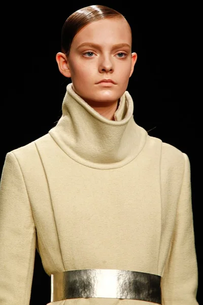 Look 18